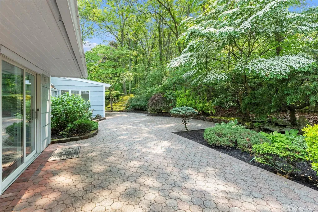 2 Westbourne Lane Melville NY 11747