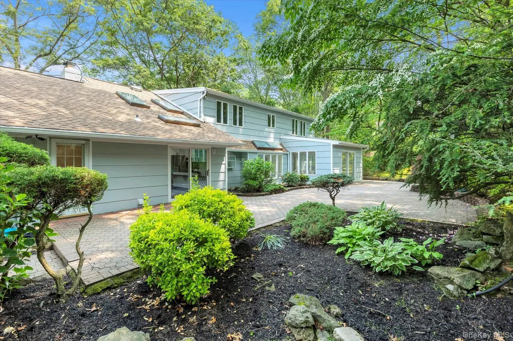 2 Westbourne Lane Melville NY 11747