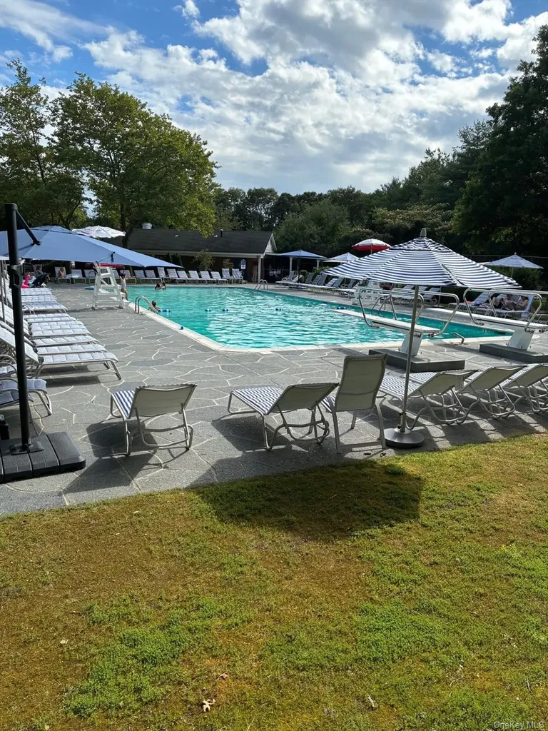 2 Westbourne Lane Melville NY 11747