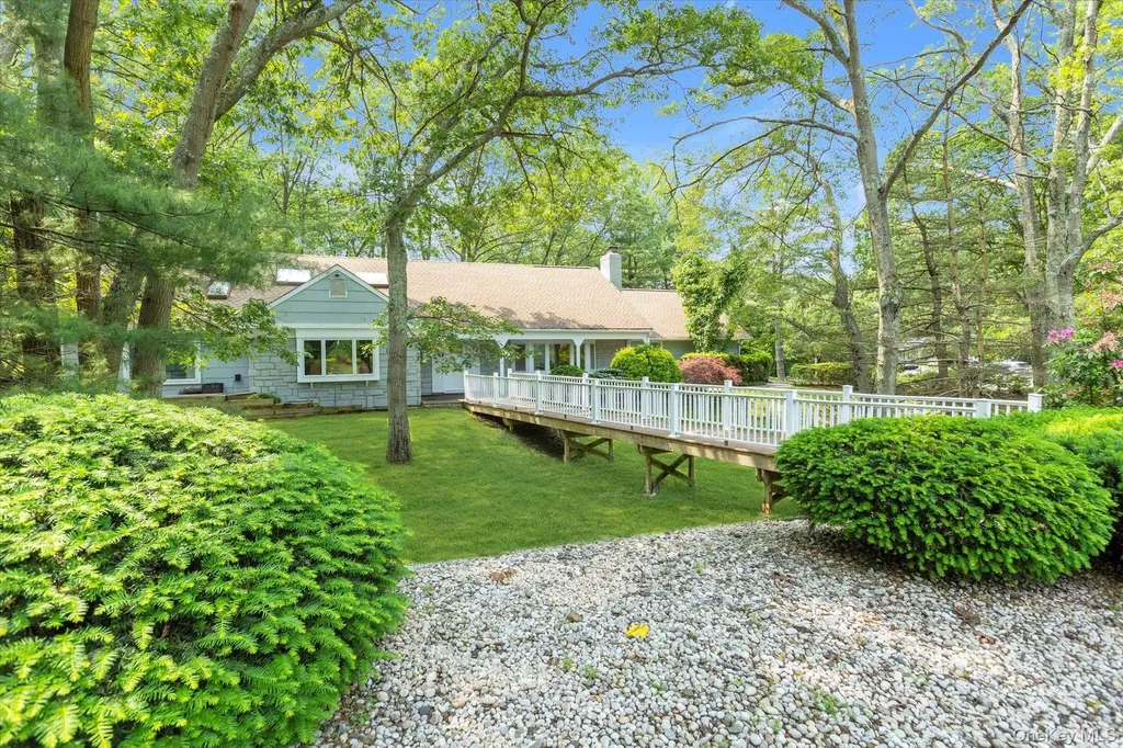 2 Westbourne Lane Melville NY 11747