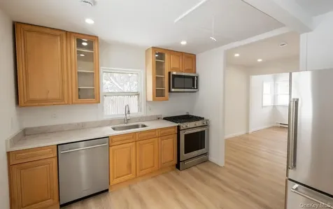 66 Lake Shore Drive Patterson NY 12563