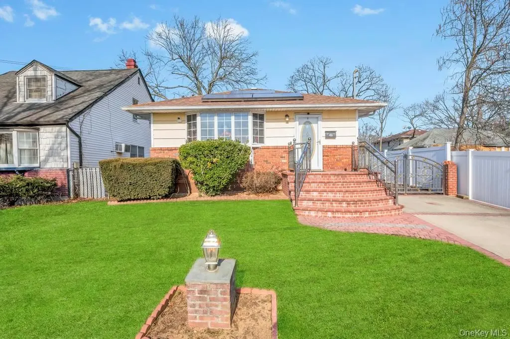 488 Pershing Boulevard Rockville Centre NY 11570