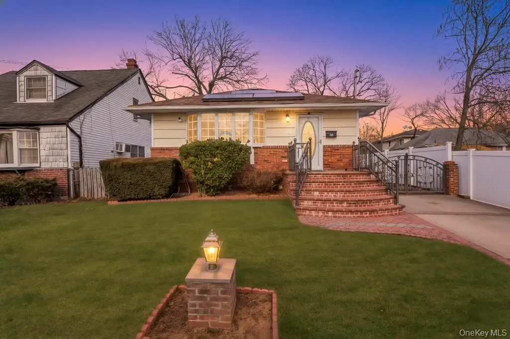 488 Pershing Boulevard Rockville Centre NY 11570