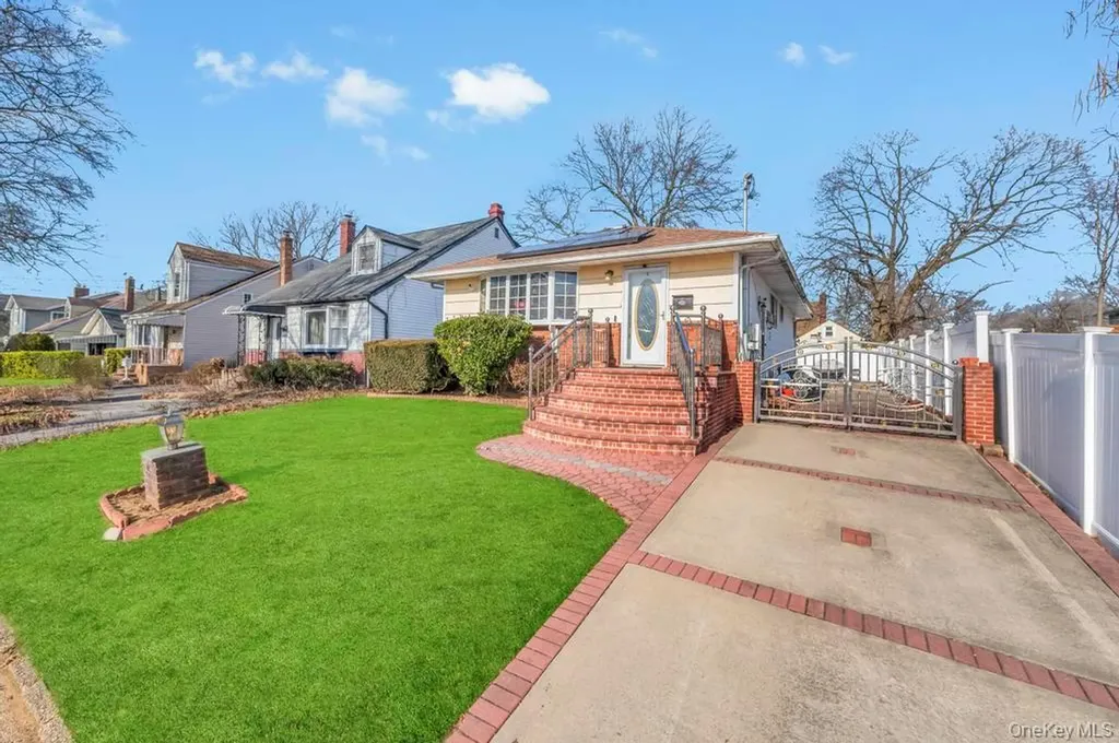 488 Pershing Boulevard Rockville Centre NY 11570
