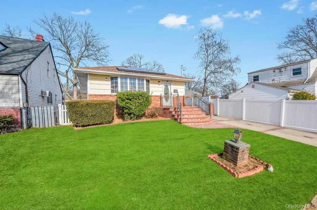 488 Pershing Boulevard Rockville Centre NY 11570
