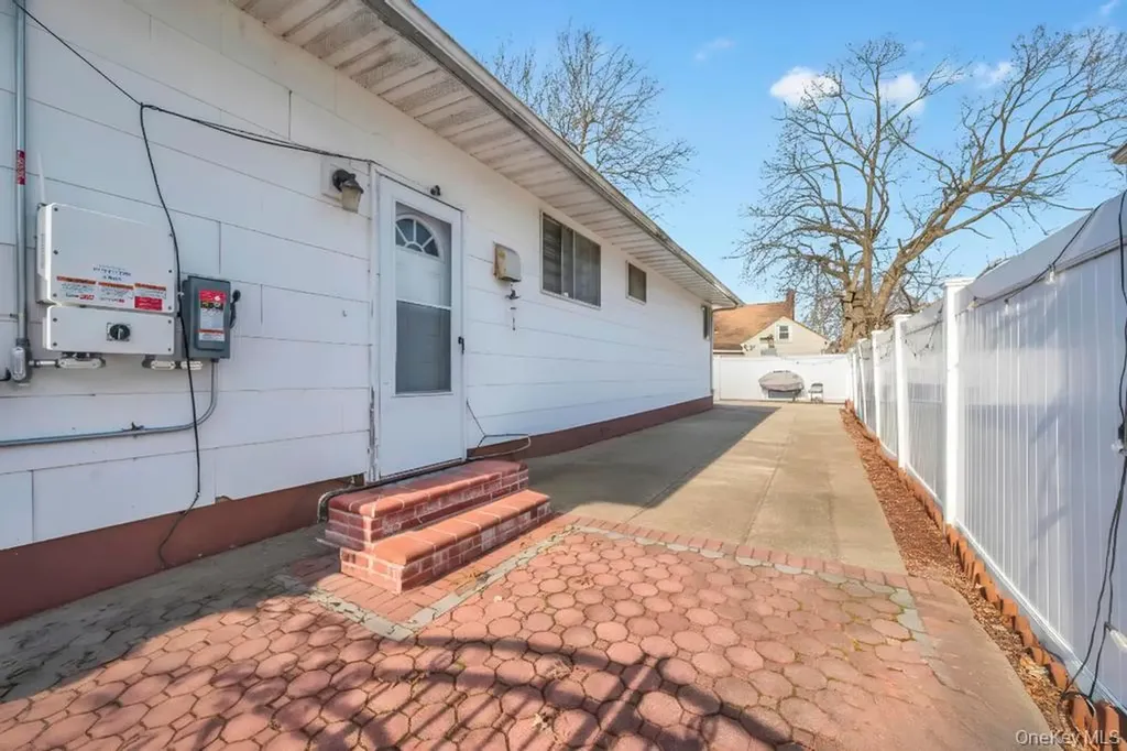 488 Pershing Boulevard Rockville Centre NY 11570