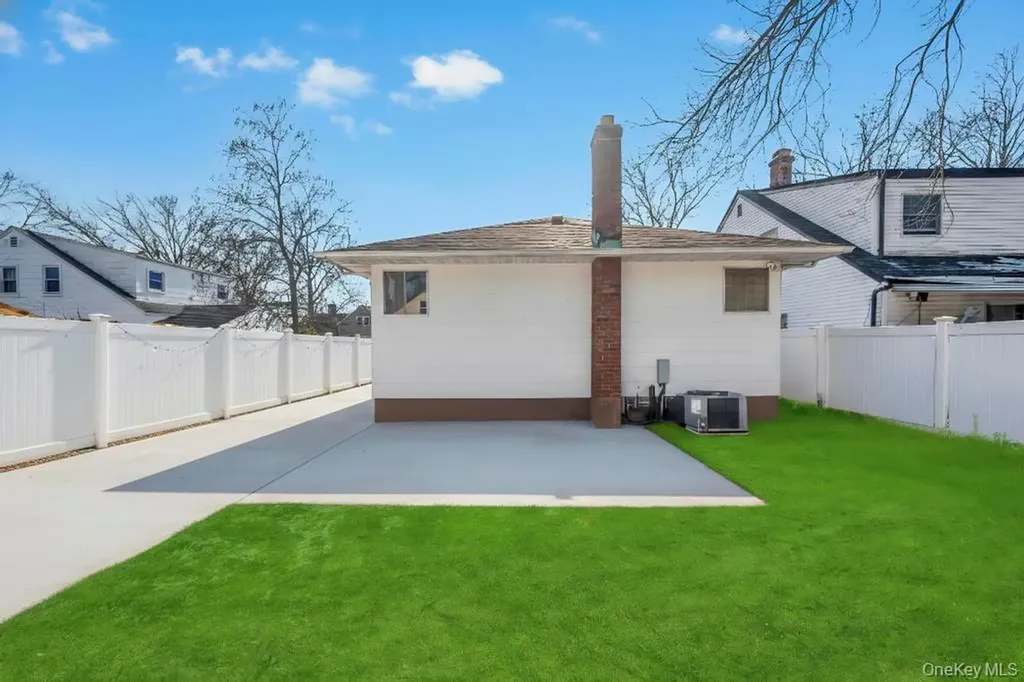 488 Pershing Boulevard Rockville Centre NY 11570