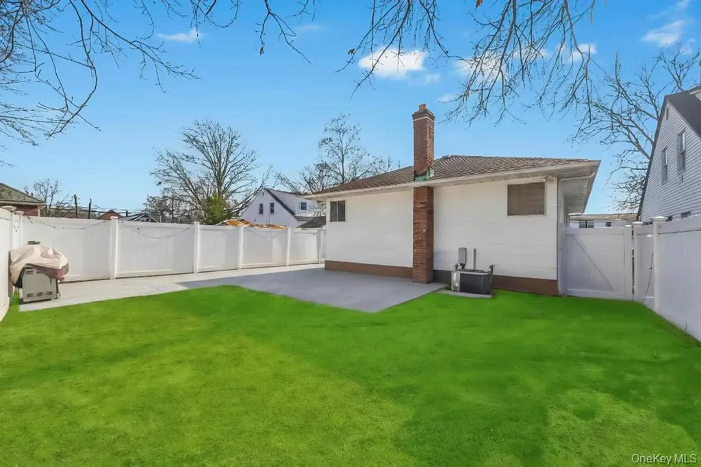 488 Pershing Boulevard Rockville Centre NY 11570