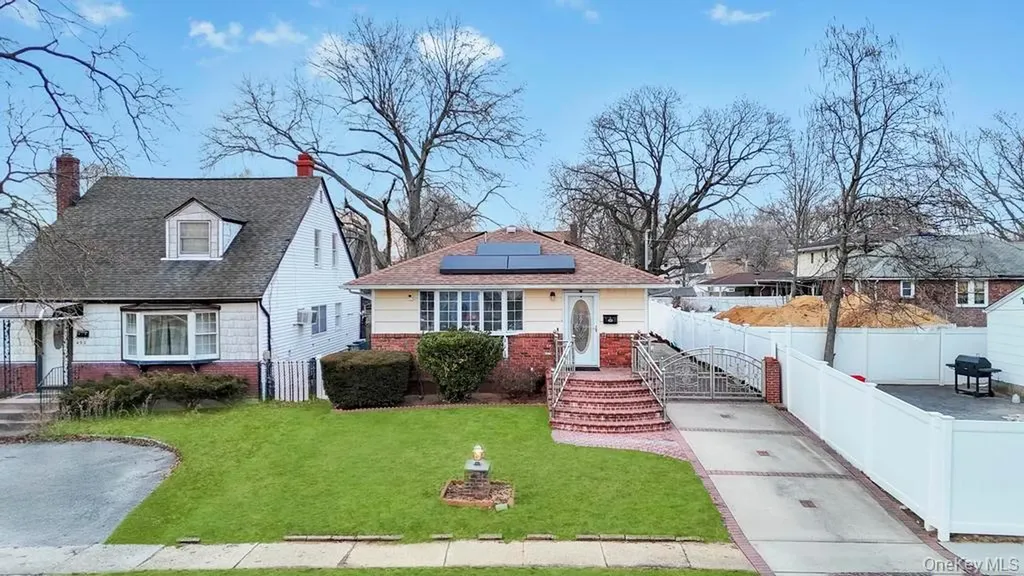 488 Pershing Boulevard Rockville Centre NY 11570