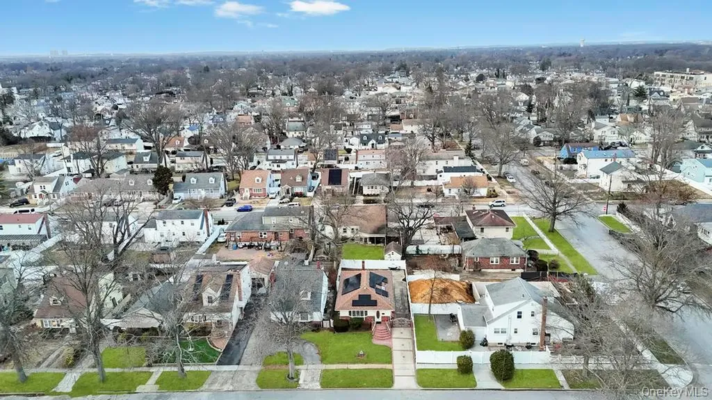 488 Pershing Boulevard Rockville Centre NY 11570