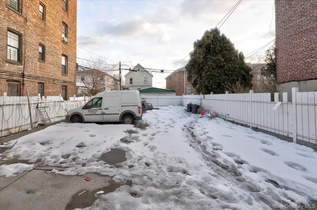 2248 Haviland Avenue Bronx NY 10462