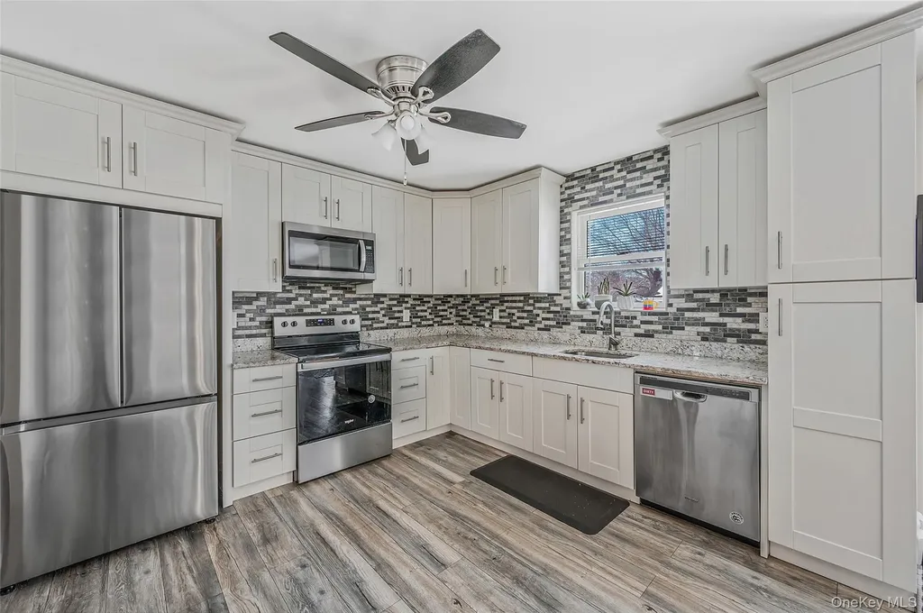 126 Floyd Road Shirley NY 11967