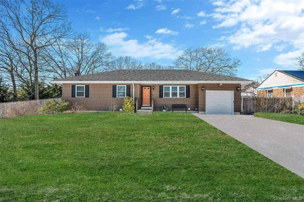 126 Floyd Road Shirley NY 11967