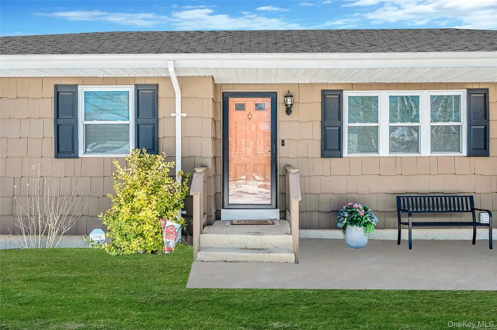 126 Floyd Road Shirley NY 11967
