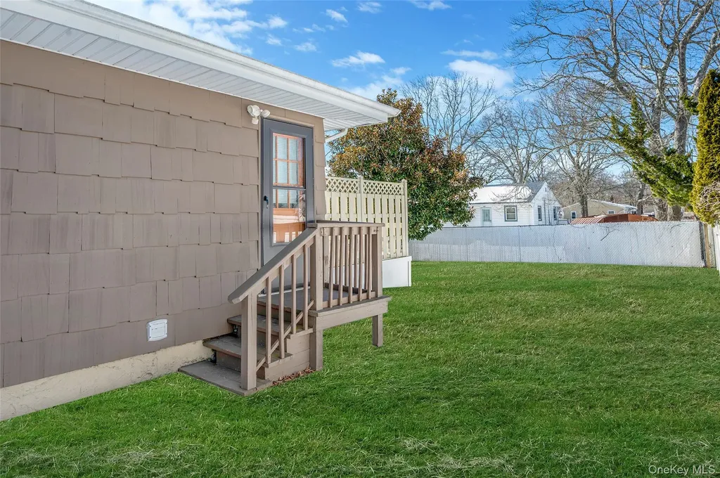 126 Floyd Road Shirley NY 11967