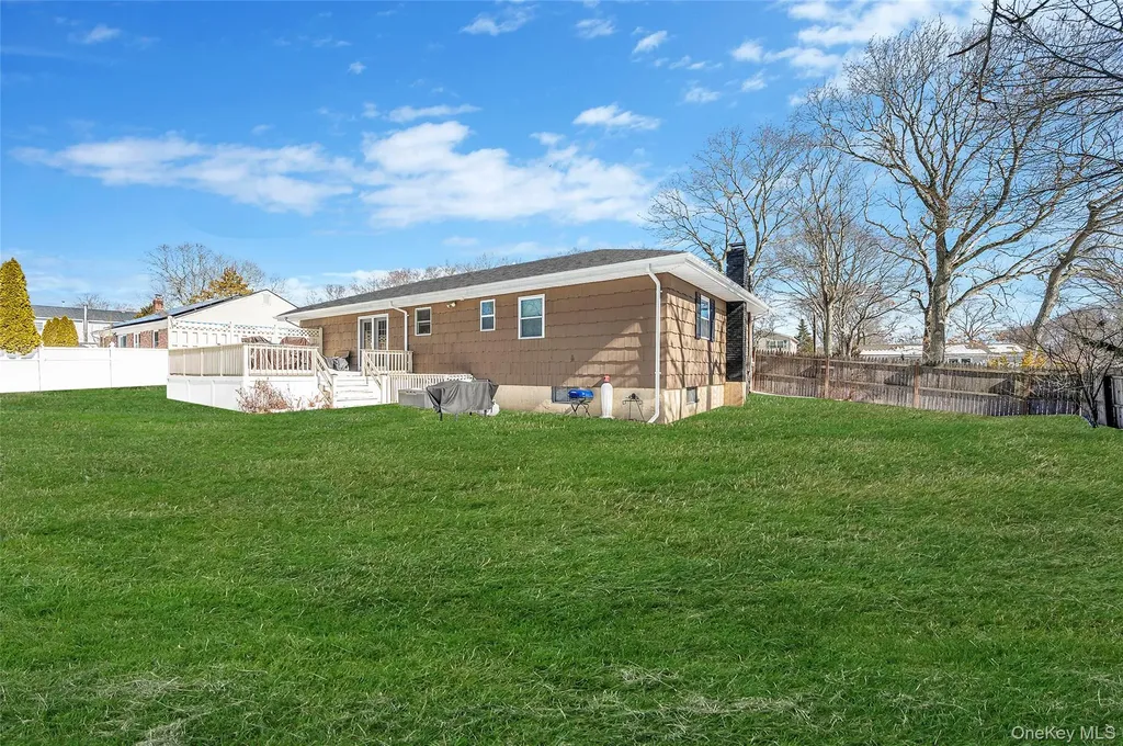 126 Floyd Road Shirley NY 11967