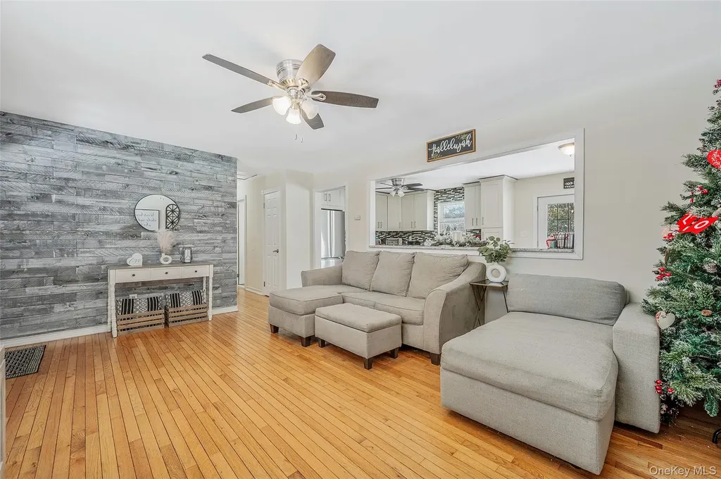 126 Floyd Road Shirley NY 11967