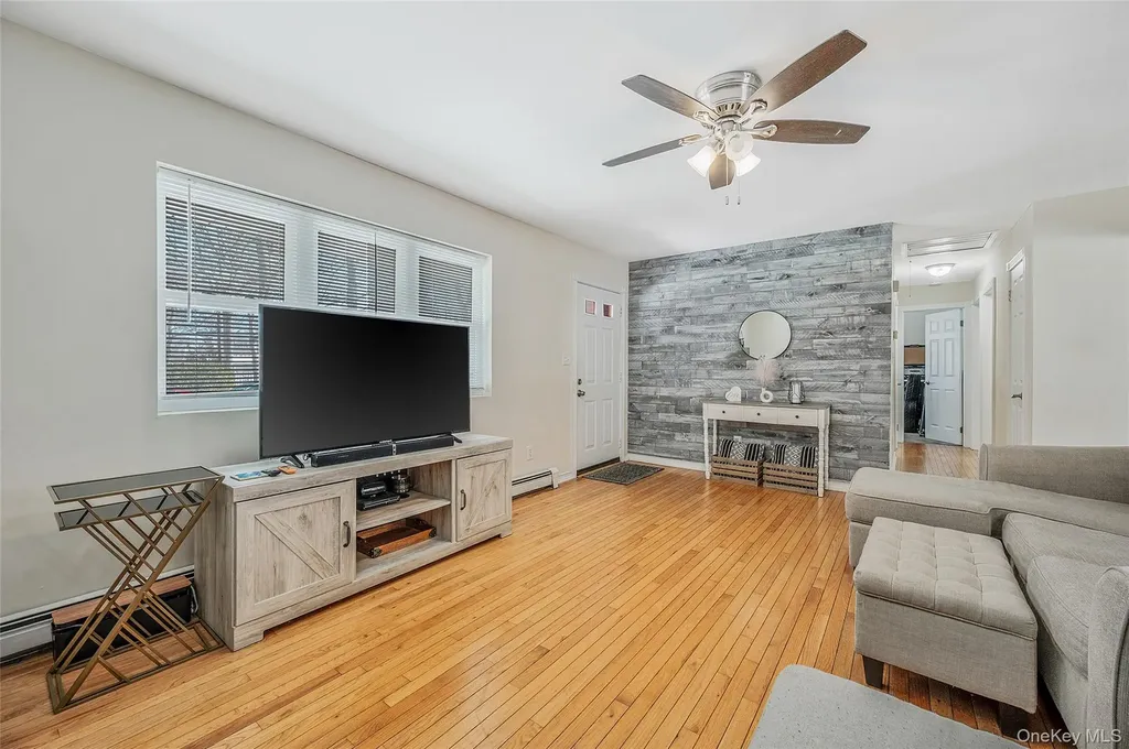 126 Floyd Road Shirley NY 11967