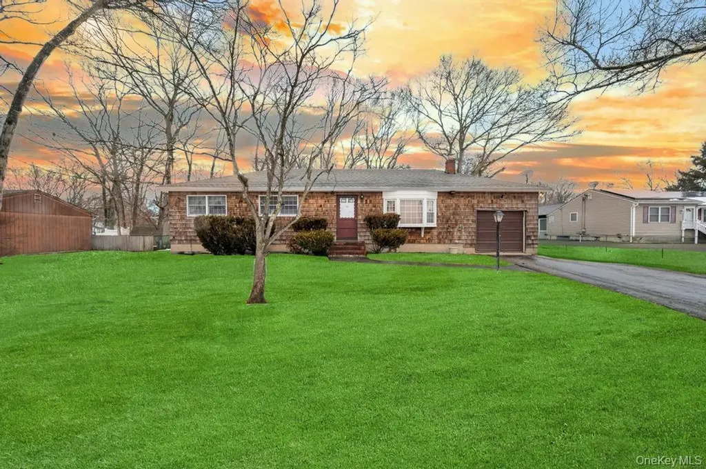 15 E Woodside Avenue Patchogue NY 11772