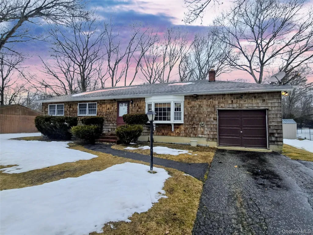 15 E Woodside Avenue Patchogue NY 11772