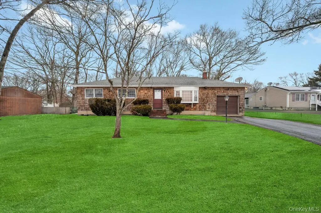 15 E Woodside Avenue Patchogue NY 11772