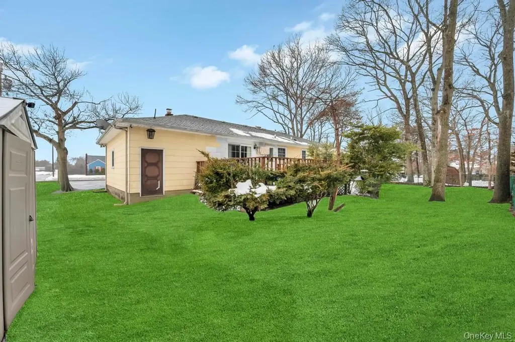 15 E Woodside Avenue Patchogue NY 11772