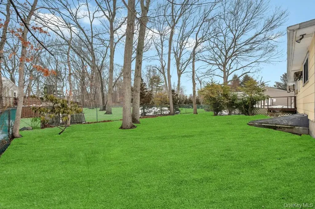 15 E Woodside Avenue Patchogue NY 11772