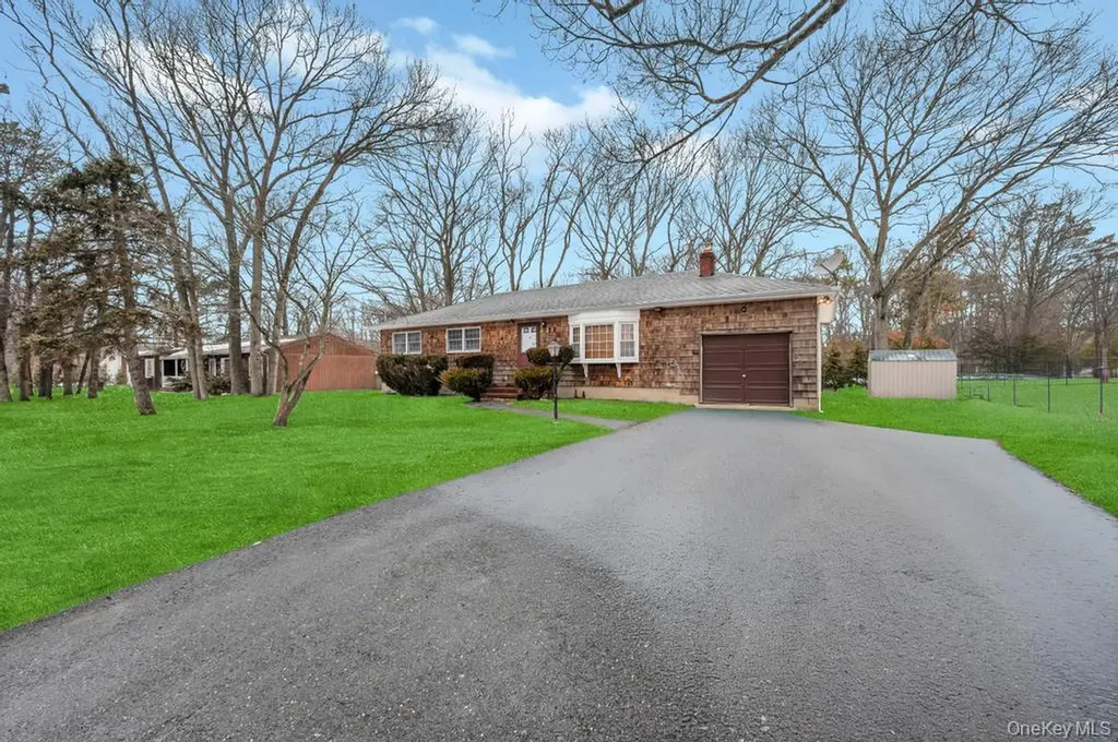 15 E Woodside Avenue Patchogue NY 11772