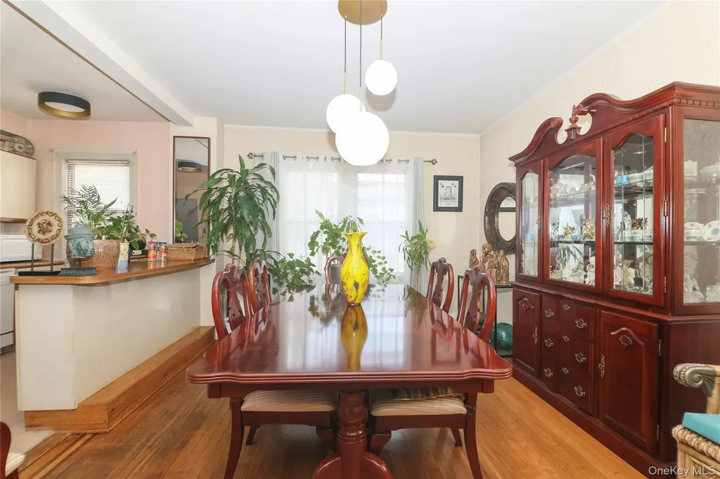 2555 Westervelt Avenue Bronx NY 10469
