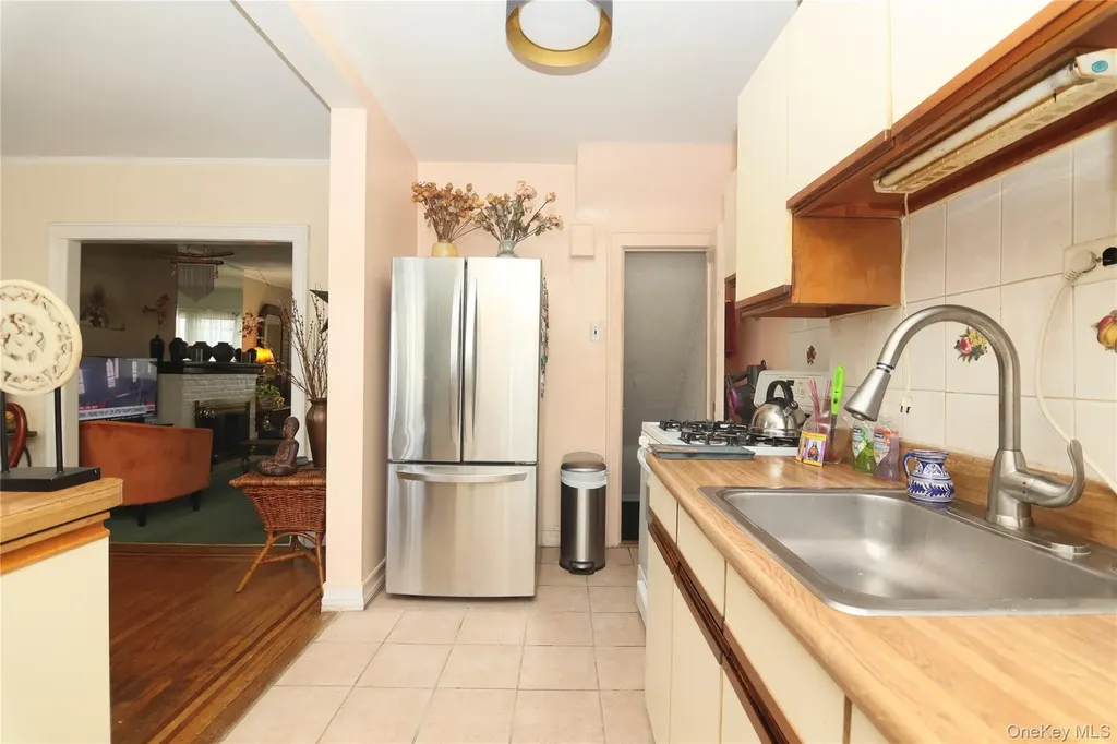 2555 Westervelt Avenue Bronx NY 10469
