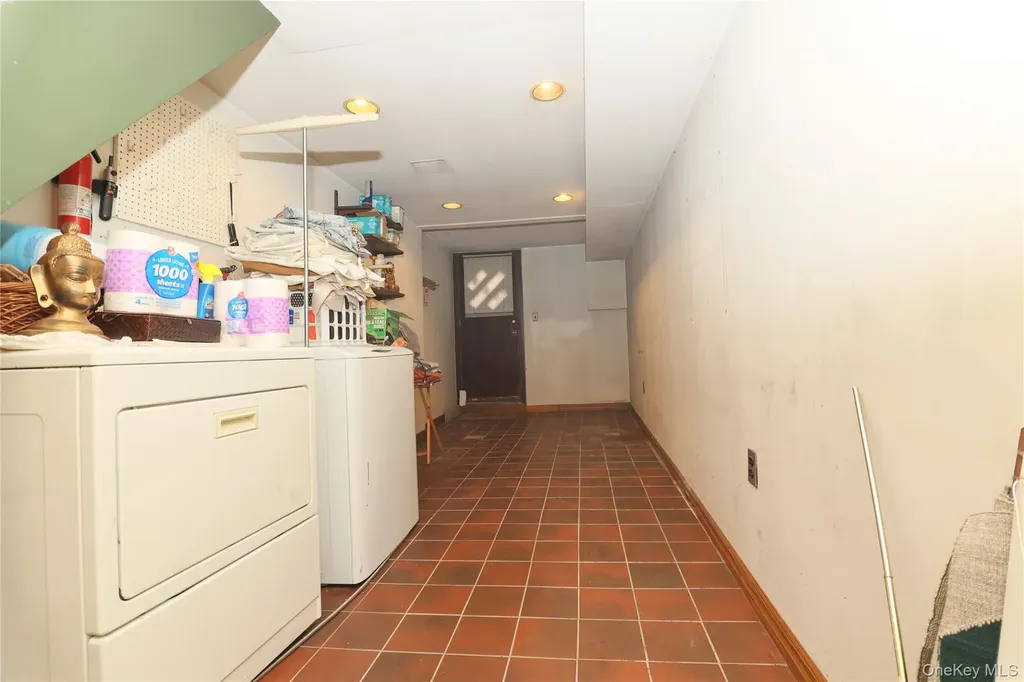 2555 Westervelt Avenue Bronx NY 10469