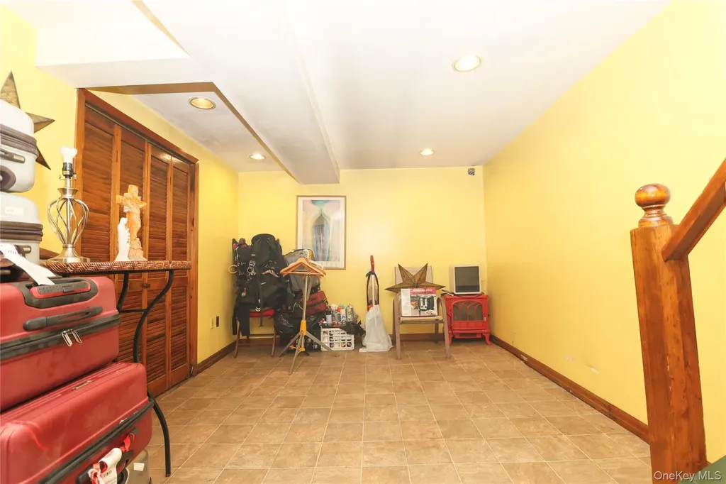 2555 Westervelt Avenue Bronx NY 10469