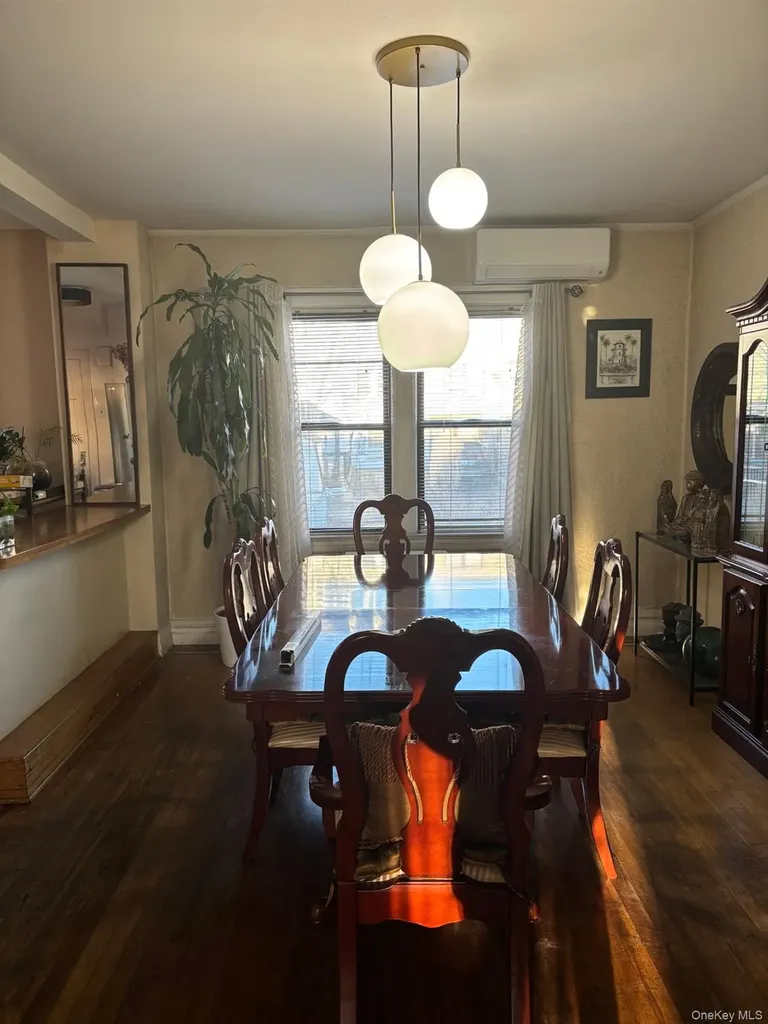 2555 Westervelt Avenue Bronx NY 10469