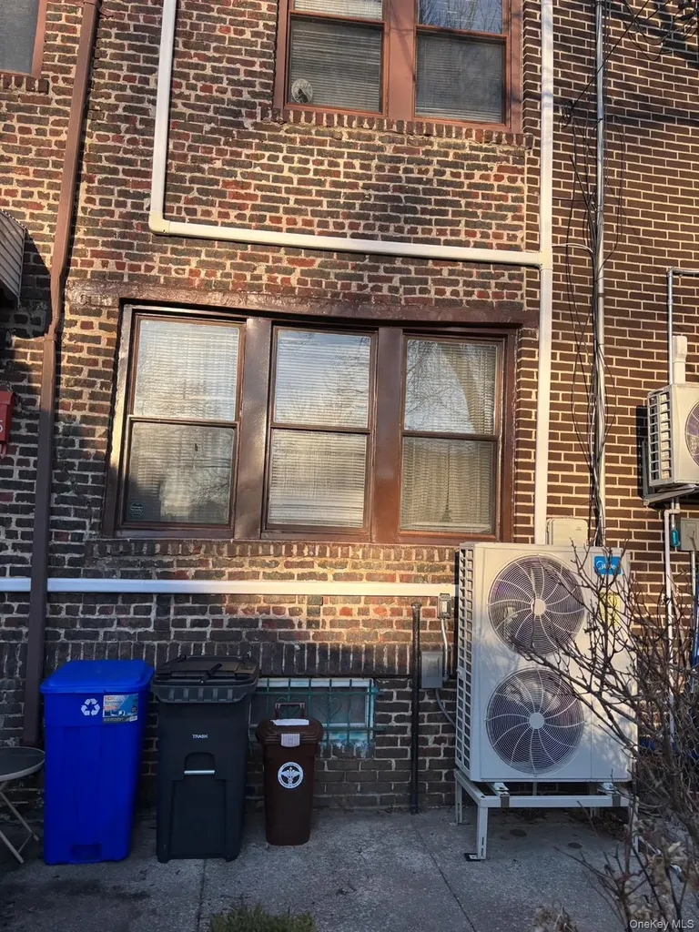 2555 Westervelt Avenue Bronx NY 10469