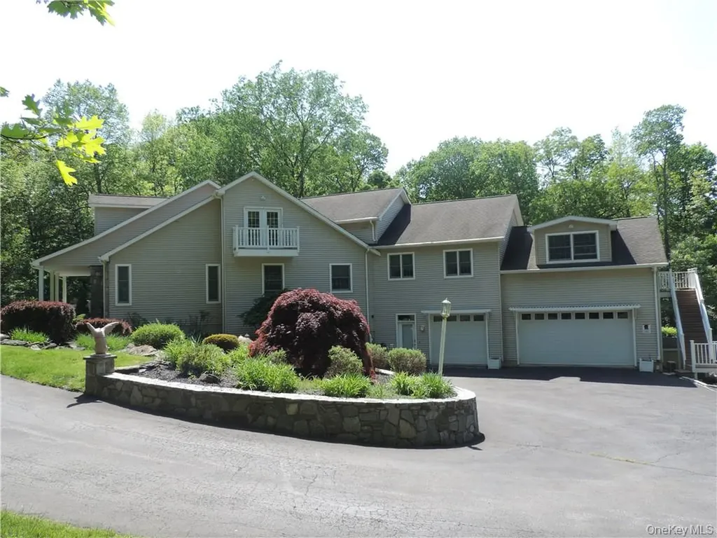49 Woodcrest Drive Hopewell Junction NY 12533