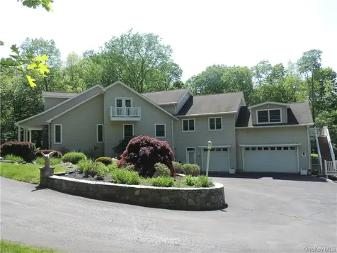49 Woodcrest Drive Hopewell Junction NY 12533
