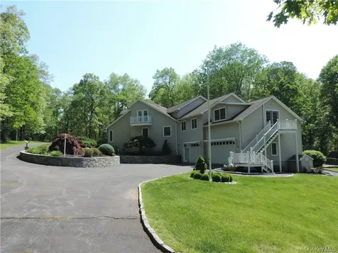 49 Woodcrest Drive Hopewell Junction NY 12533