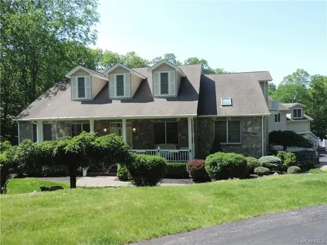 49 Woodcrest Drive Hopewell Junction NY 12533