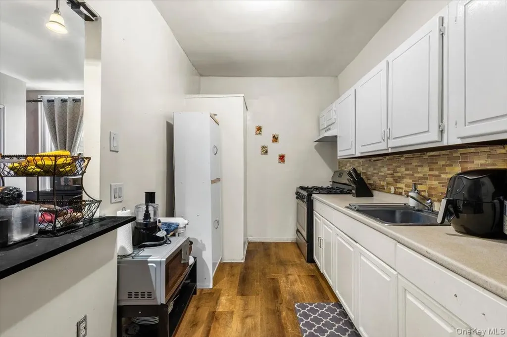 729 Taylor Avenue Bronx NY 10473