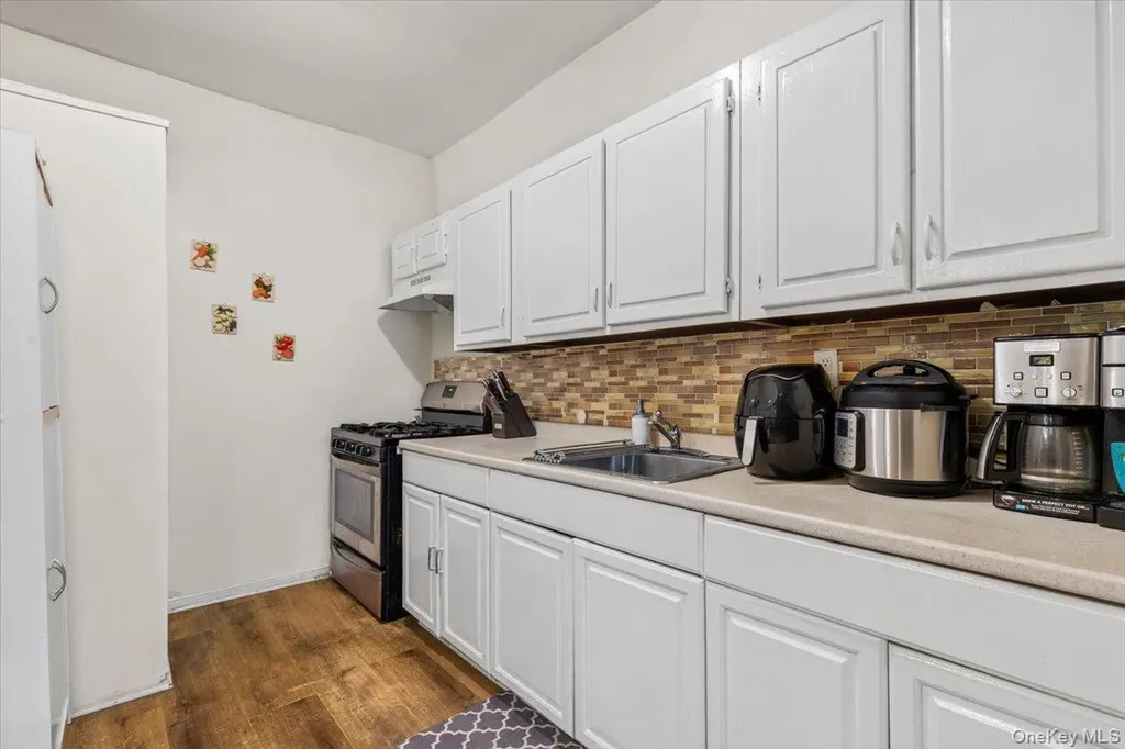 729 Taylor Avenue Bronx NY 10473