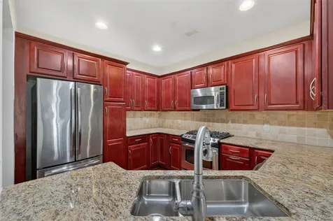 319 Trump Park Shrub Oak NY 10588