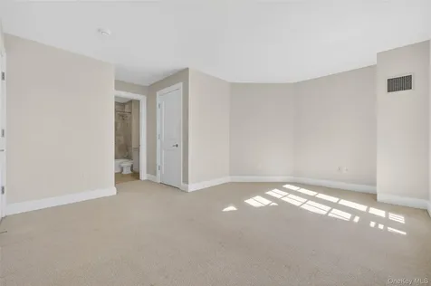 319 Trump Park Shrub Oak NY 10588