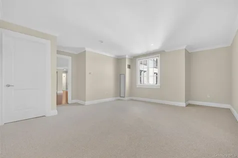 319 Trump Park Shrub Oak NY 10588