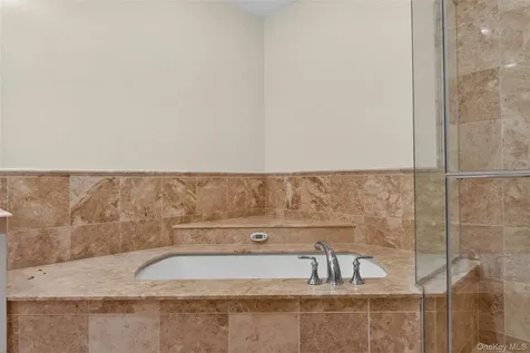 319 Trump Park Shrub Oak NY 10588