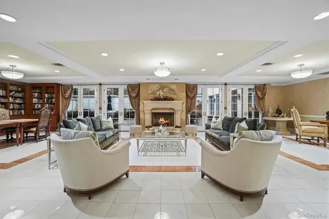 319 Trump Park Shrub Oak NY 10588