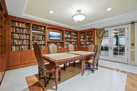 319 Trump Park Shrub Oak NY 10588