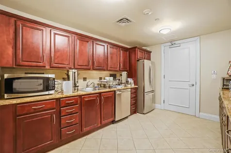 319 Trump Park Shrub Oak NY 10588
