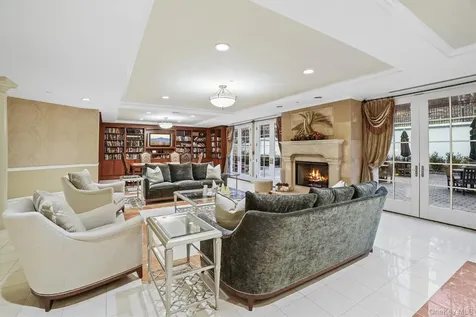 319 Trump Park Shrub Oak NY 10588