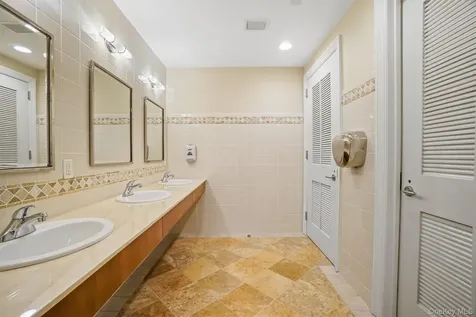 319 Trump Park Shrub Oak NY 10588