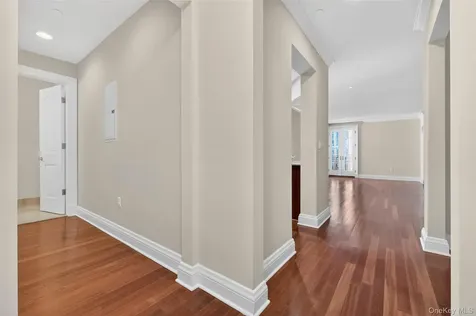319 Trump Park Shrub Oak NY 10588